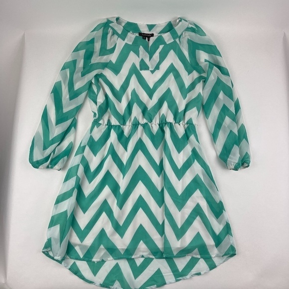 My Michelle Dress Womens 12 White Green Chevron Long Sleeve Lined Vneck - Picture 1 of 10